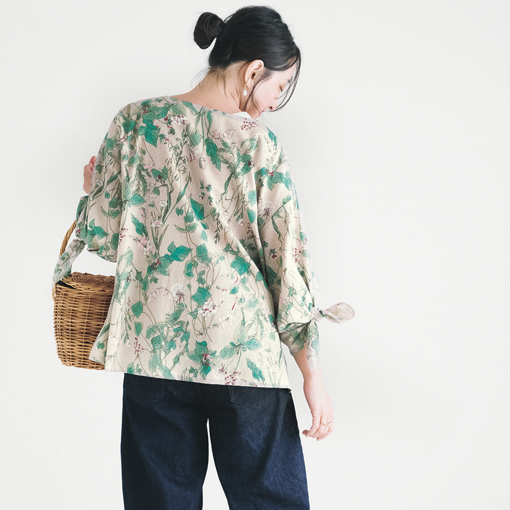 暑い夏にゆったり着られる！袖がリボンのハーフリネンブラウス ナチュラル【特集掲載】