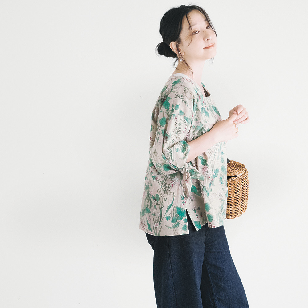 暑い夏にゆったり着られる！袖がリボンのハーフリネンブラウス ナチュラル【特集掲載】