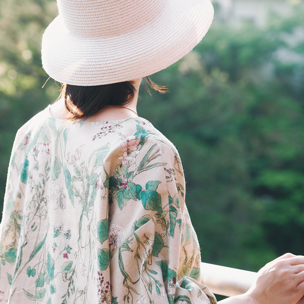 暑い夏にゆったり着られる！袖がリボンのハーフリネンブラウス ナチュラル【特集掲載】