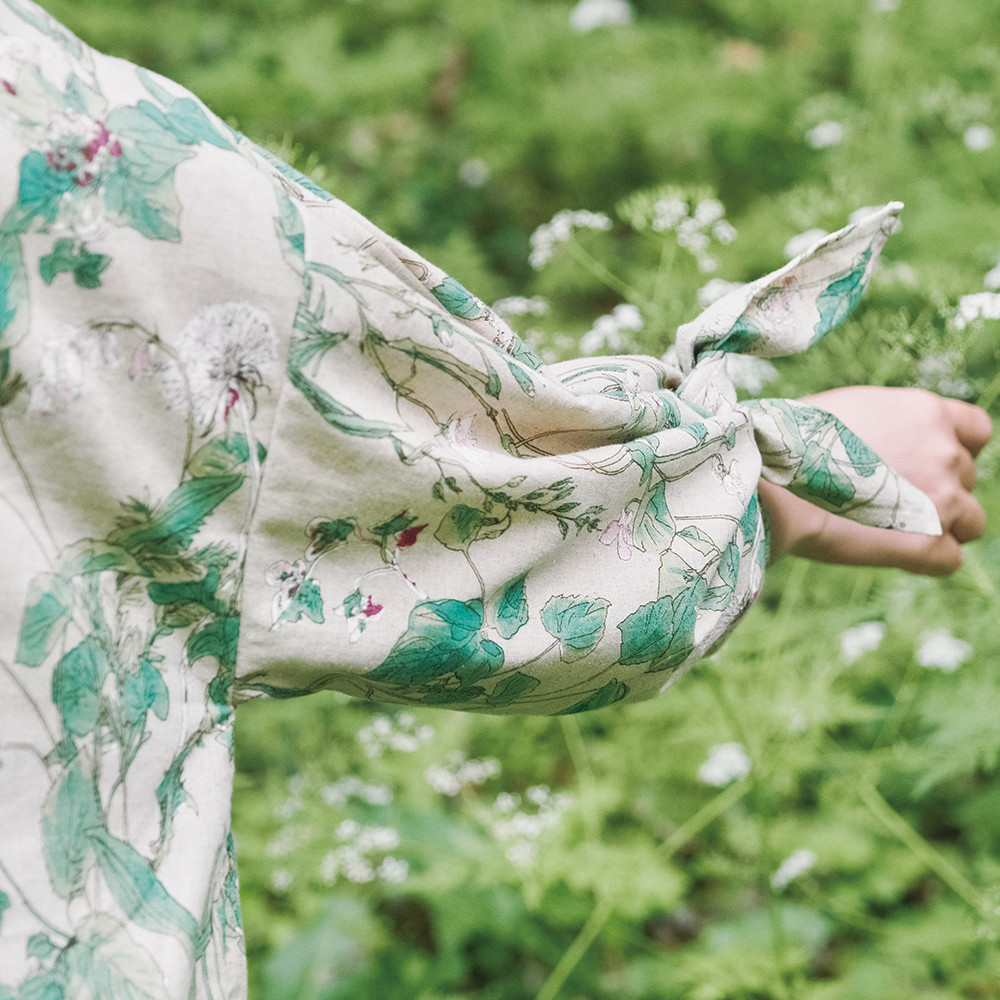 暑い夏にゆったり着られる！袖がリボンのハーフリネンブラウス ナチュラル【特集掲載】