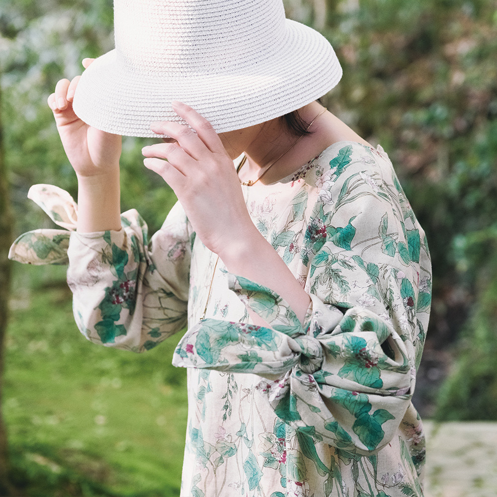 暑い夏にゆったり着られる！袖がリボンのハーフリネンブラウス ナチュラル【特集掲載】