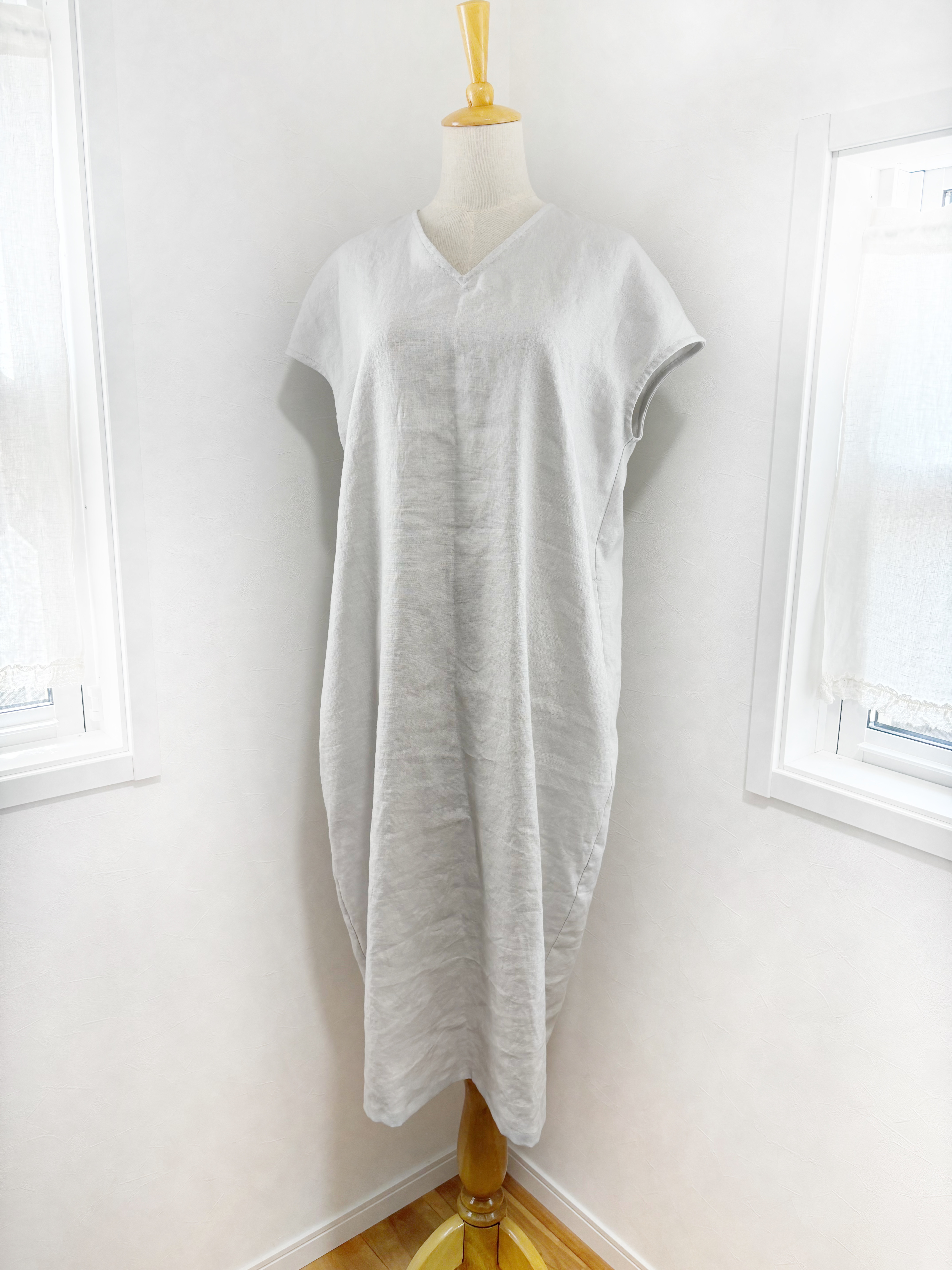 フレンチ袖のバックスリットワンピース⭐︎スノーグレーのリネン