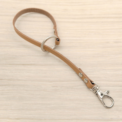 キーリング  細い ベージュブラウン 革 ハンドメイド キーホルダー チャーム バッグ バッグホルダー ストラップ 3枚目の画像