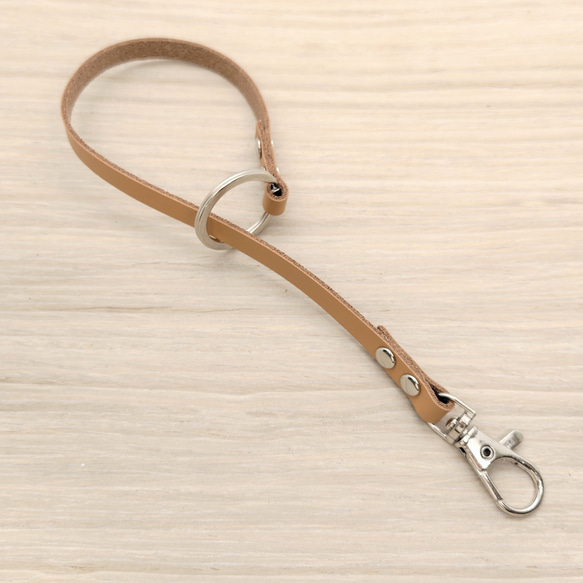 キーリング  細い ベージュブラウン 革 ハンドメイド キーホルダー チャーム バッグ バッグホルダー ストラップ 3枚目の画像