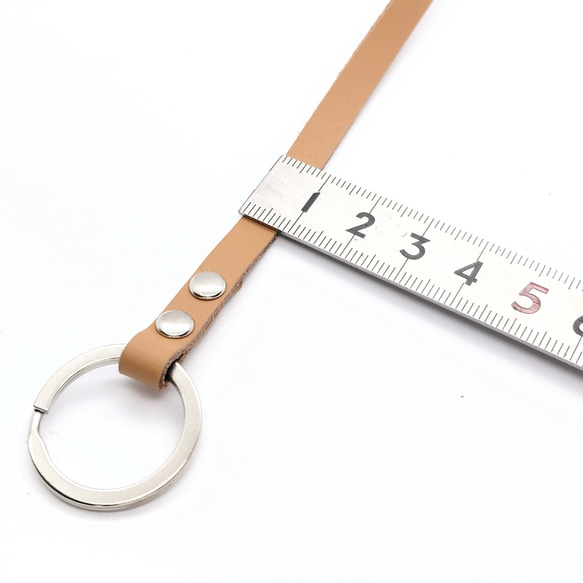 キーリング  細い ベージュブラウン 革 ハンドメイド キーホルダー チャーム バッグ バッグホルダー ストラップ 6枚目の画像