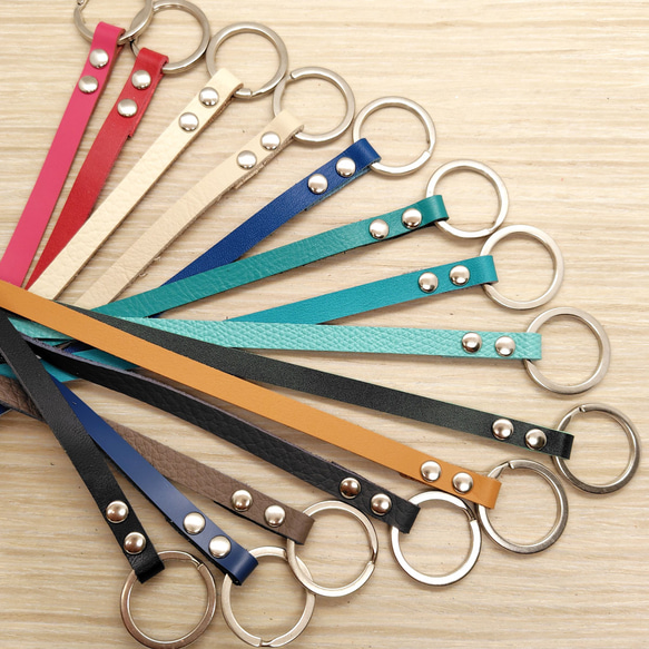 キーリング  細い ベージュブラウン 革 ハンドメイド キーホルダー チャーム バッグ バッグホルダー ストラップ 8枚目の画像