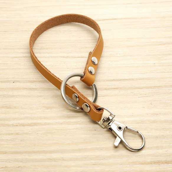 キーリング  細い ベージュブラウン 革 ハンドメイド キーホルダー チャーム バッグ バッグホルダー ストラップ 2枚目の画像