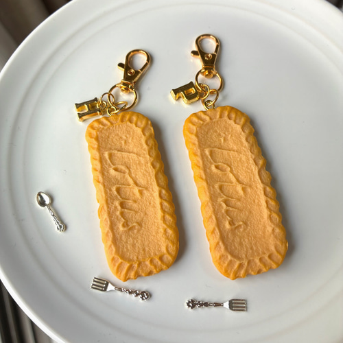 イニシャルキーホルダー】フェイクスイーツ ミニチュアフード