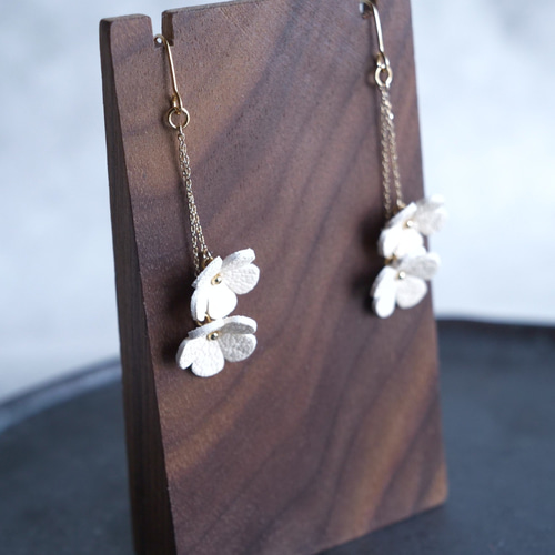 soya》 エゾ鹿草木染め 花ピアス・イヤリング 14金ゴールドフィルド