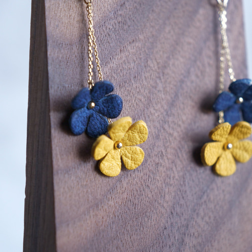 soya》 エゾ鹿草木染め 花ピアス・イヤリング 14金ゴールドフィルド