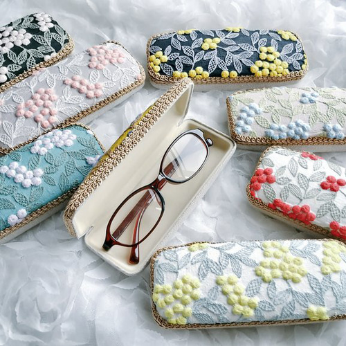 彩り華やか 迷う楽しみ選べる刺繍ミモザのハードメガネケース 【名入れ