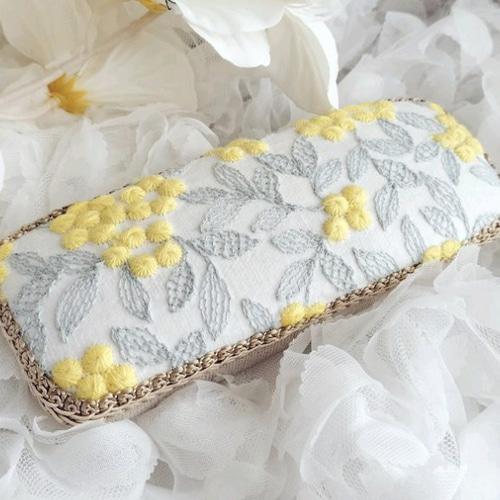彩り華やか 迷う楽しみ選べる刺繍ミモザのハードメガネケース 【名入れ