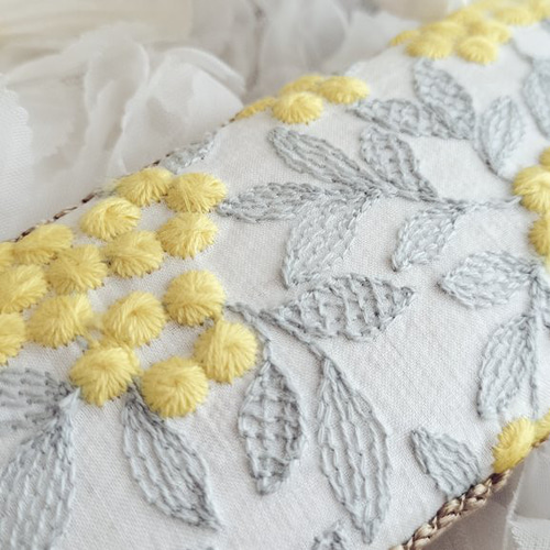 彩り華やか 迷う楽しみ選べる刺繍ミモザのハードメガネケース 【名入れ