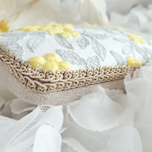 彩り華やか 迷う楽しみ選べる刺繍ミモザのハードメガネケース 【名入れ