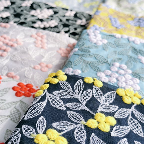 彩り華やか 迷う楽しみ選べる刺繍ミモザのハードメガネケース 【名入れ