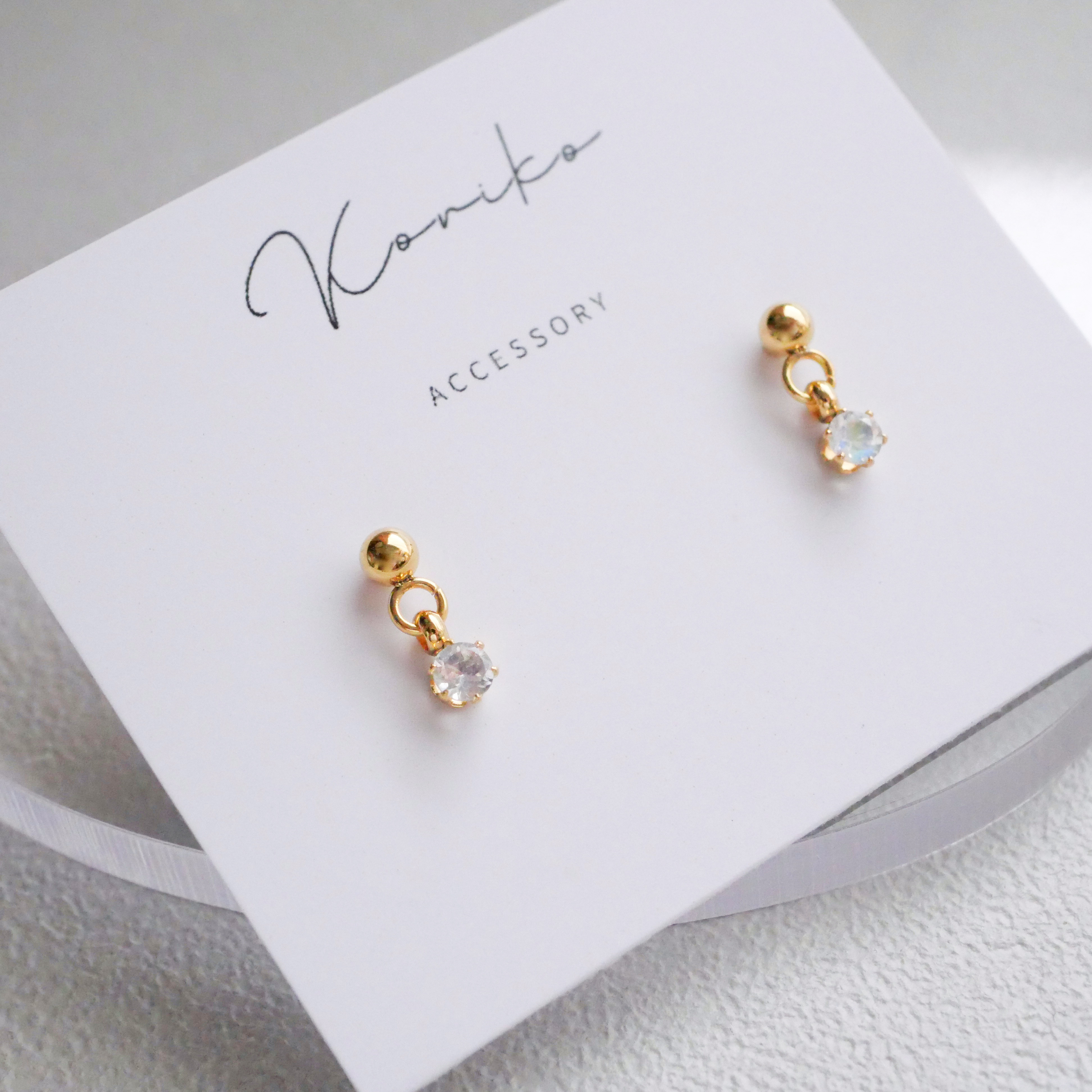 レインボームーンストーン揺れる一粒ピアスと一粒ネックレスの2点セット　6月誕生石　天然石　サージカルステンレス　ギフト