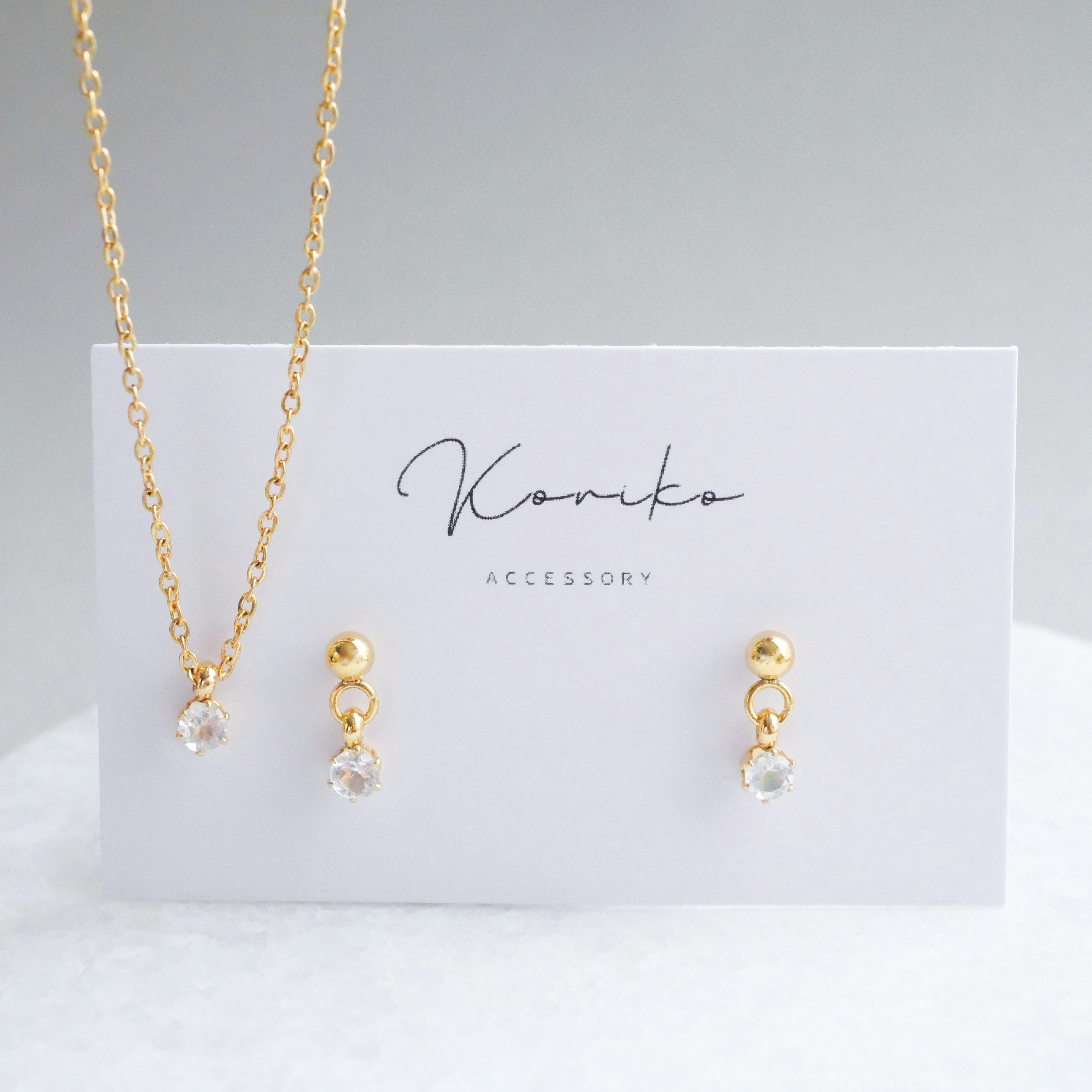 レインボームーンストーン揺れる一粒ピアスと一粒ネックレスの2点セット　6月誕生石　天然石　サージカルステンレス　ギフト