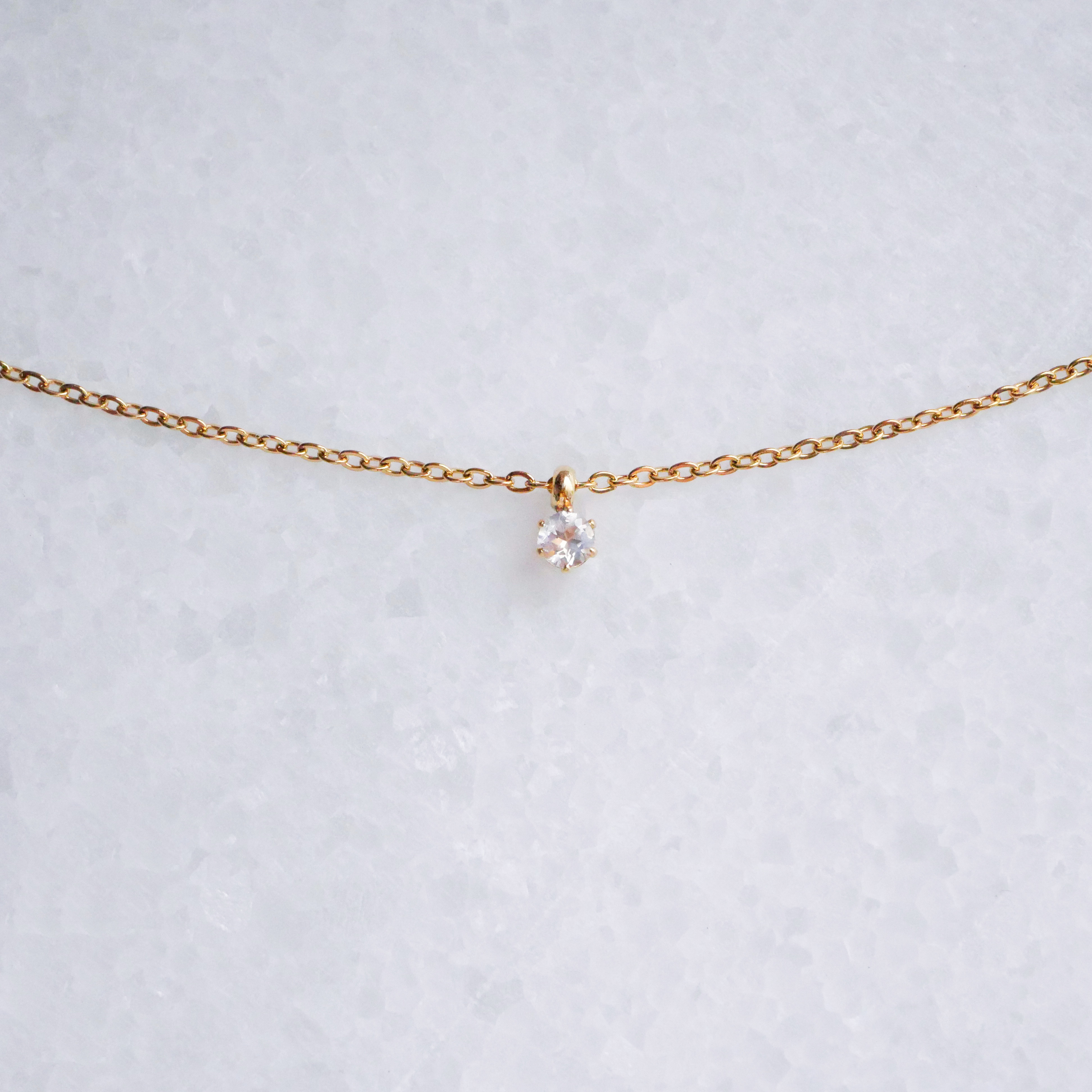 レインボームーンストーン揺れる一粒ピアスと一粒ネックレスの2点セット　6月誕生石　天然石　サージカルステンレス　ギフト