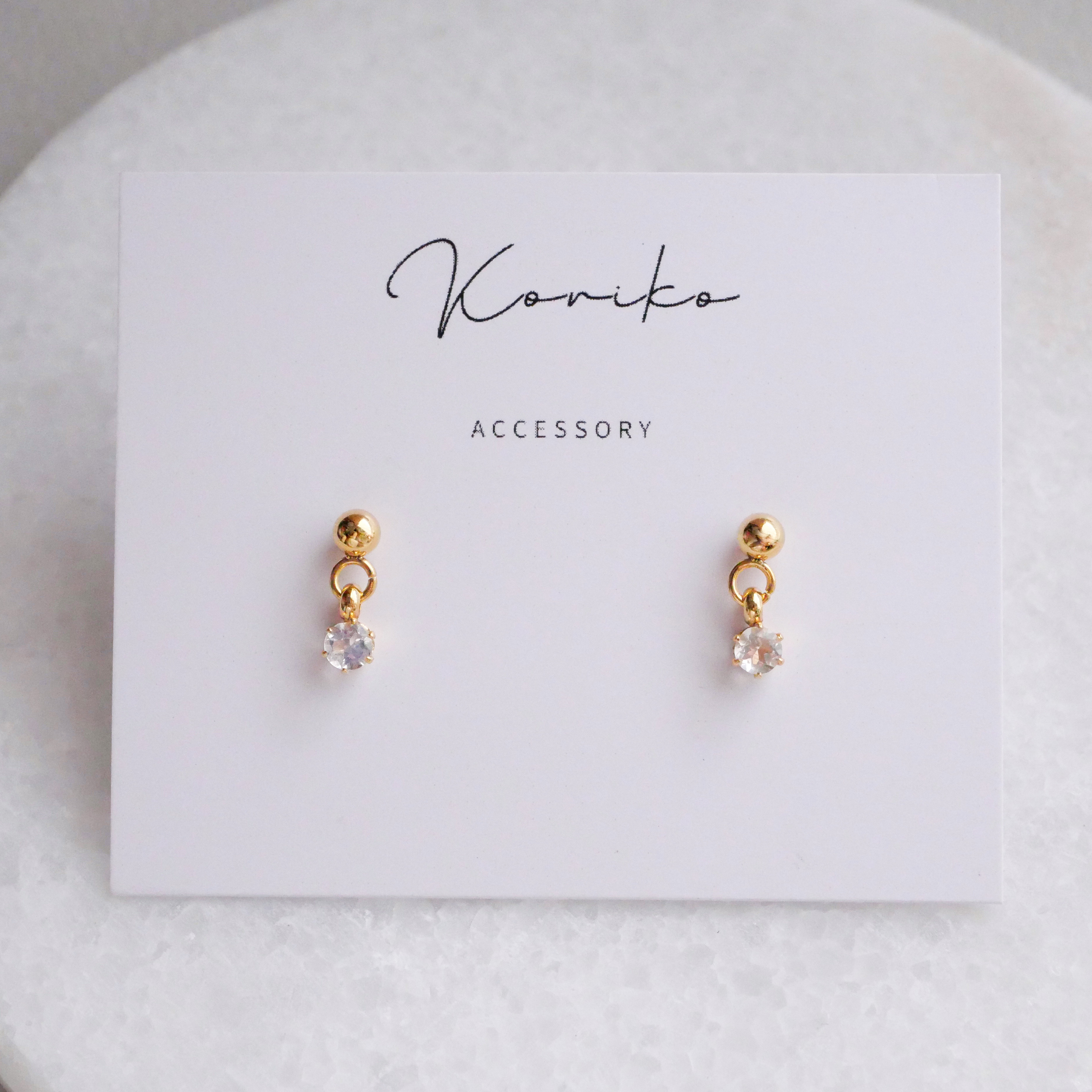 レインボームーンストーン揺れる一粒ピアスと一粒ネックレスの2点セット　6月誕生石　天然石　サージカルステンレス　ギフト