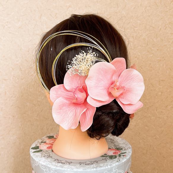 送料無料 淡いピンク胡蝶蘭の髪飾り 結婚式 成人式 水引  ウェディング ゴールド ふんわりピンク サーモンピンク 3枚目の画像