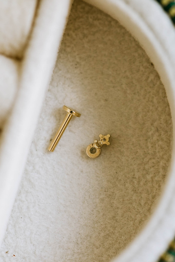 14K金 ゴールド bezel ミニマリスト  ヘリックス 軟骨 トラガス イヤリング ピアス ラブレット 5枚目の画像