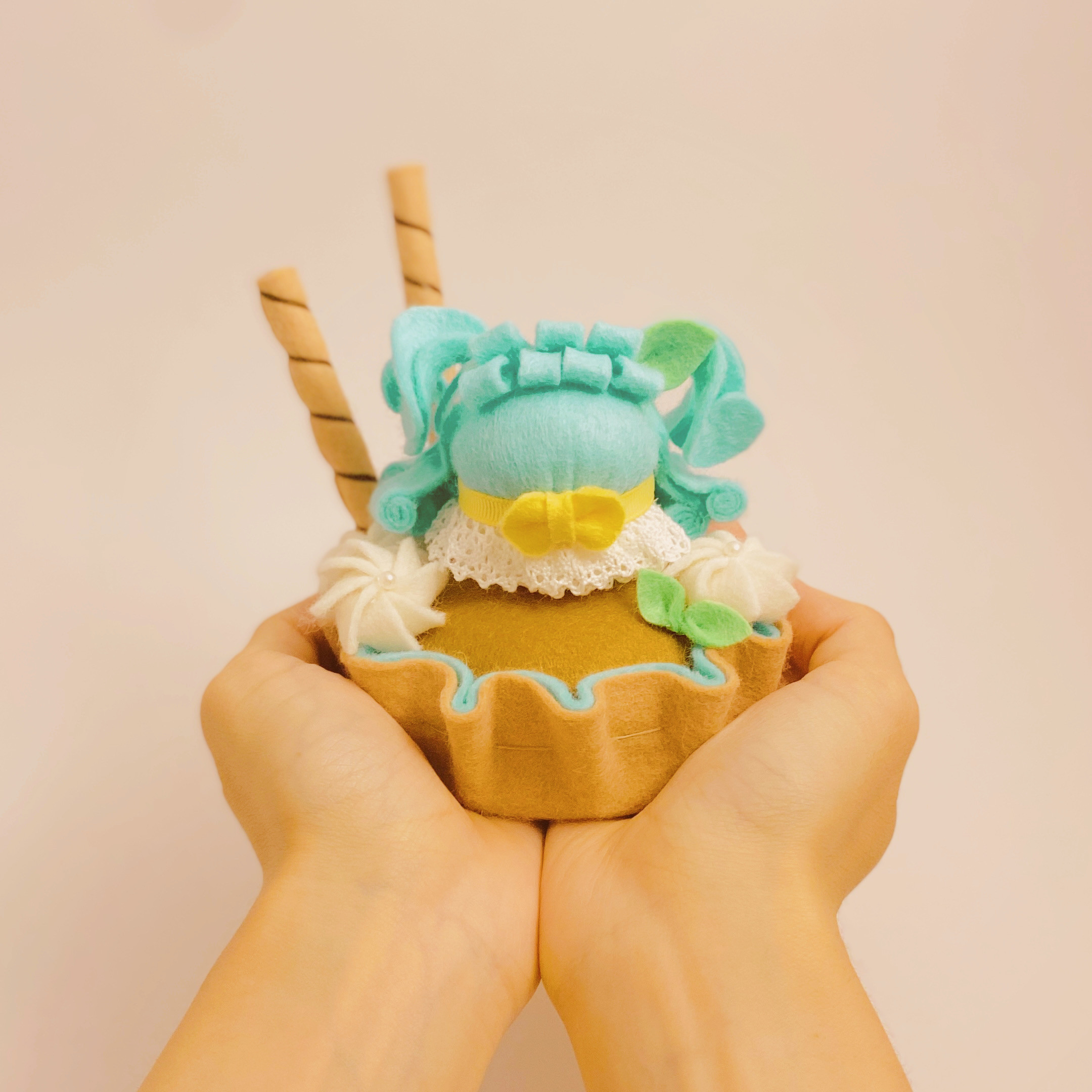 フェルトマスコット［寄り添いチョコミントタルトちゃん］