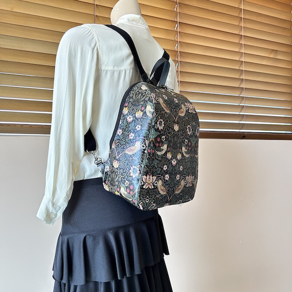 creema限定、ウイリアムモリス、イチゴ泥棒、ラミネートリュック1点物 8枚目の画像