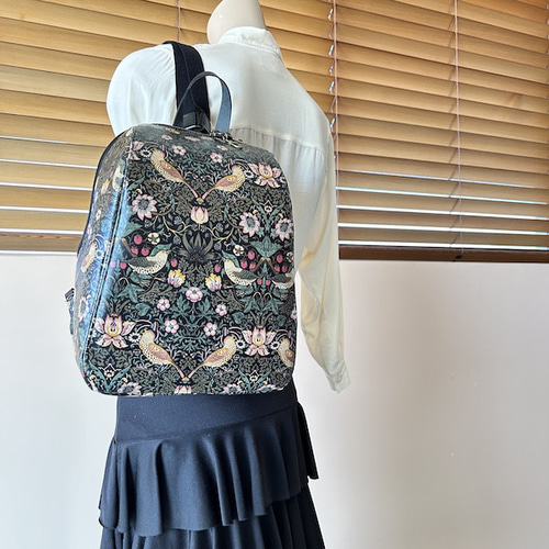 creema限定、ウイリアムモリス、イチゴ泥棒、ラミネートリュック1点物