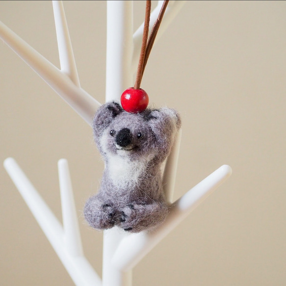 【mar】コアラ 羊毛フェルト ストラップ ハンドメイド mar様専用】コアラ 羊毛フェルト ストラップ ハンドメイド 羊毛