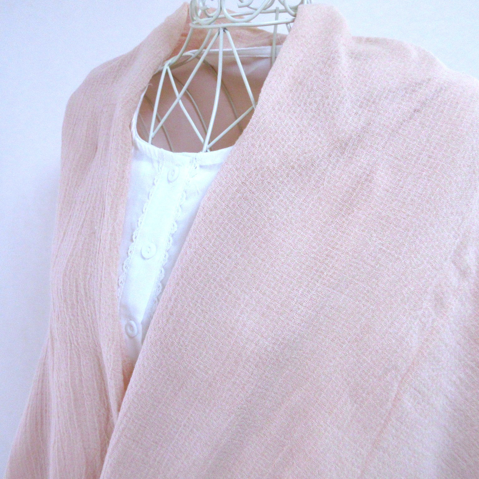 草木染め・お茶の種の殻染め・コットン・たっぷり大判ストール（ピンクベージュ）