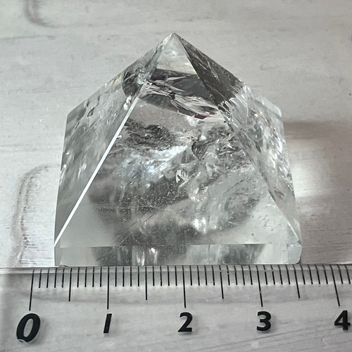 虹入り　ピラミッド水晶 虹入り ピラミッド水晶