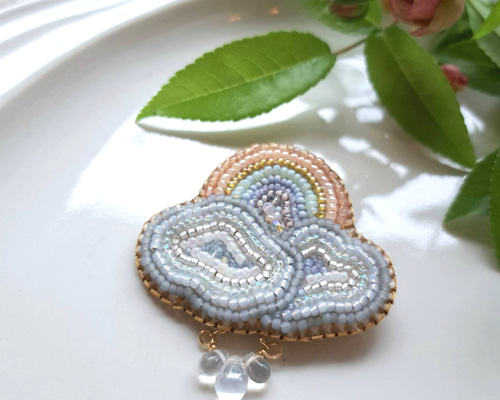虹と雲 ビーズ刺繍 ブローチ』 ブローチ lotus tears 通販 19360626