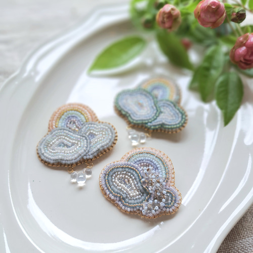 虹と雲 ビーズ刺繍 ブローチ ブローチ lotus tears 通販 19360686