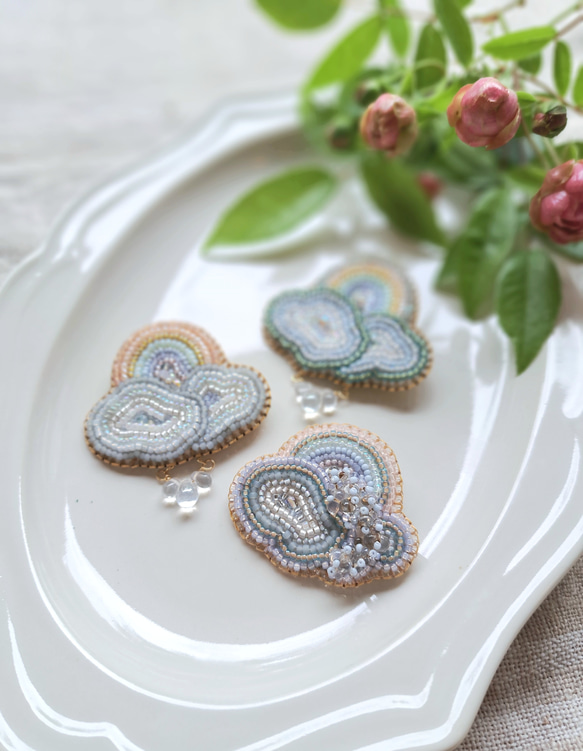 虹と雲 ビーズ刺繍 ブローチ ブローチ lotus tears 通販 19360686