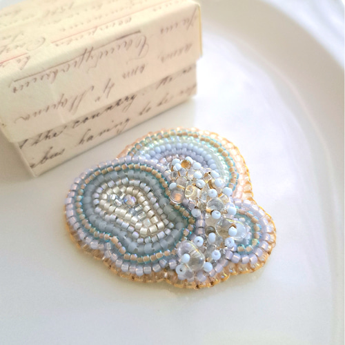 虹と雲 ビーズ刺繍 ブローチ ブローチ lotus tears 通販 19360686