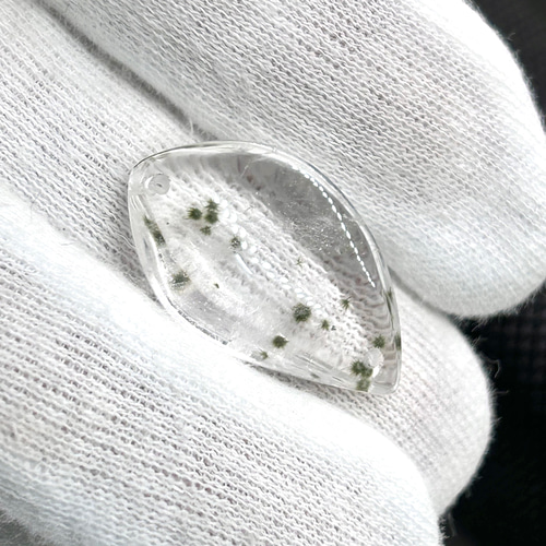 ホーランダイトインクォーツ（マリモ水晶）ルース 両端穴あり 天然石