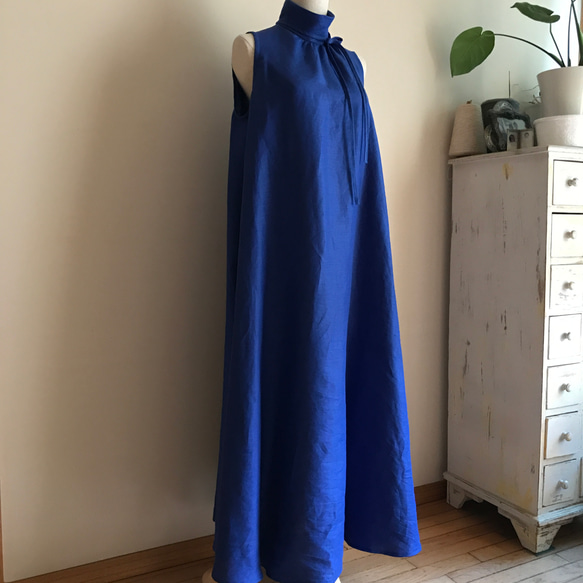 ハンドメイド 人気作家 フレンチリネンハイネックフレアマキシワンピース 黒 フレンチリネン（ロイヤルブルー）で作ったハイネックフレア