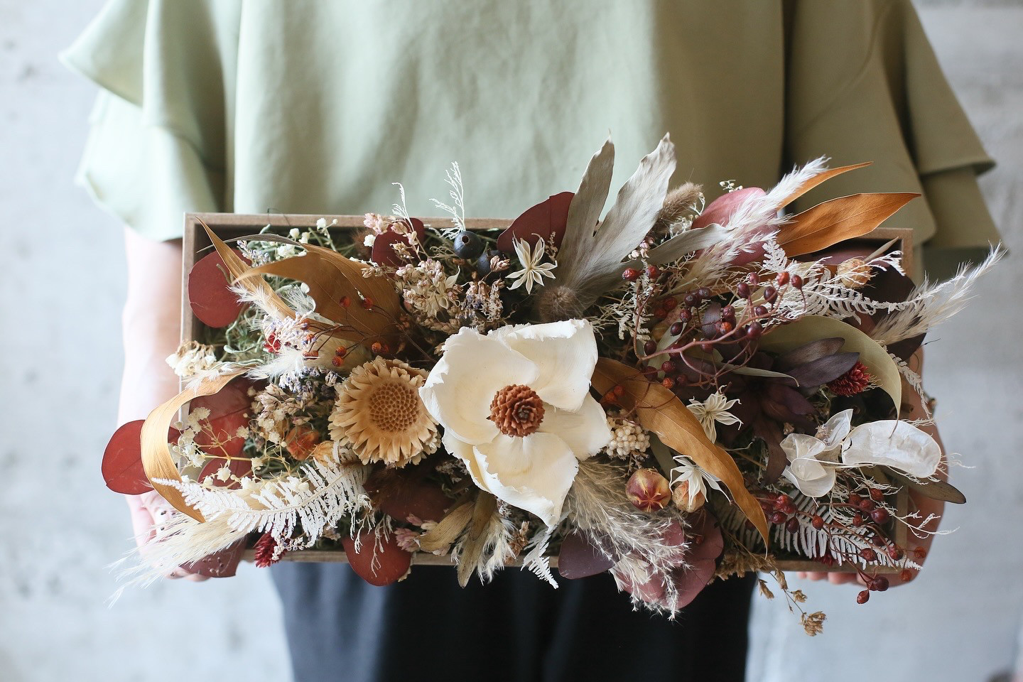 【シックなドライフラワーボックス】開店祝い・新築祝いにおすすめアレンジ｜縦横OKでおしゃれに飾れるフラワーアレンジ