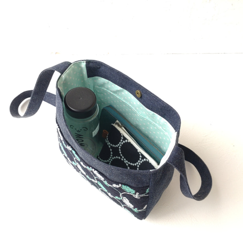 ミナペルホネン りんごの刺繍[mela]とデニム ショルダーバッグ