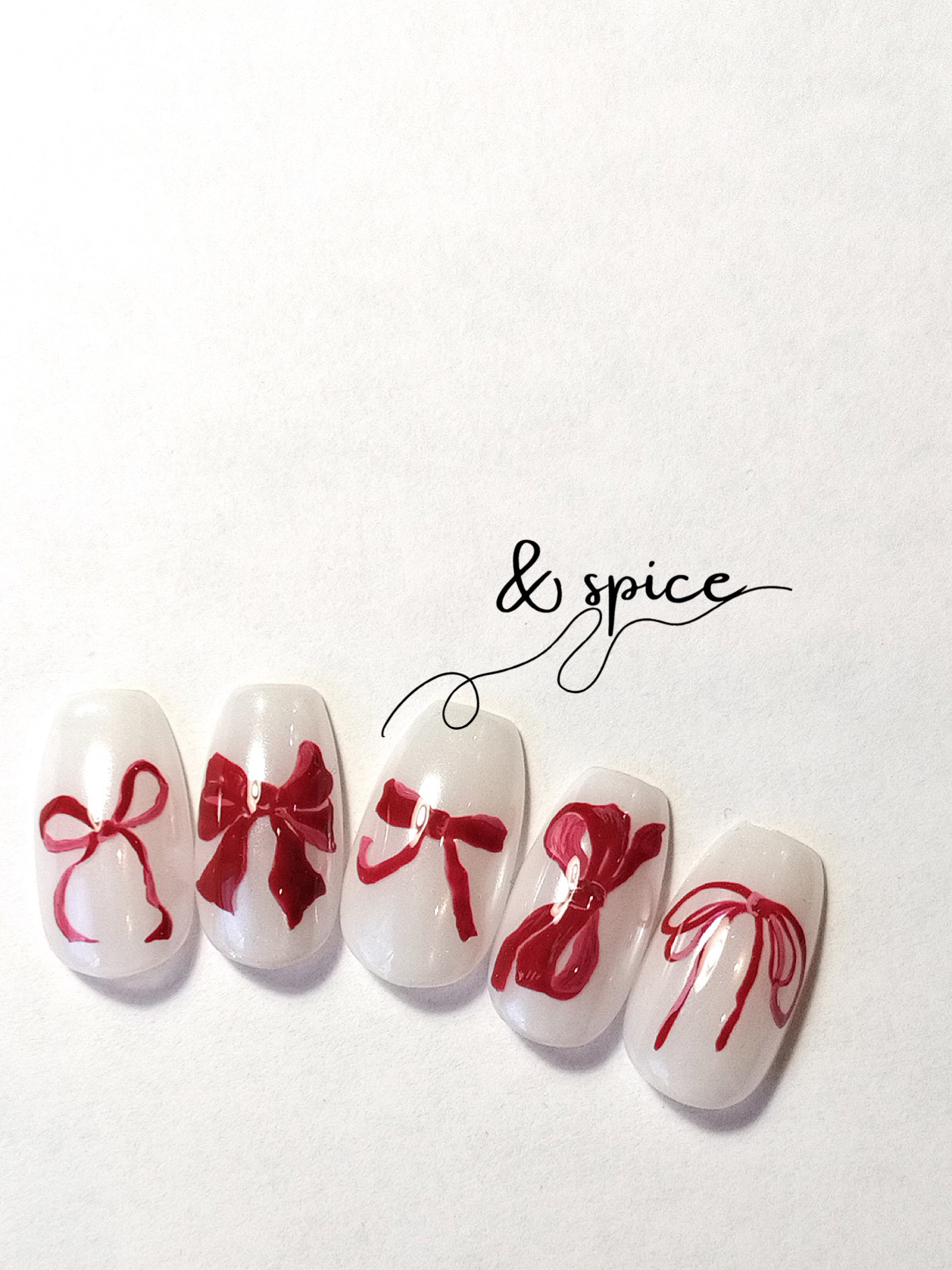 010／ musubi 赤いたくさんのリボン 手描きネイル リボンネイル ネイルチップ