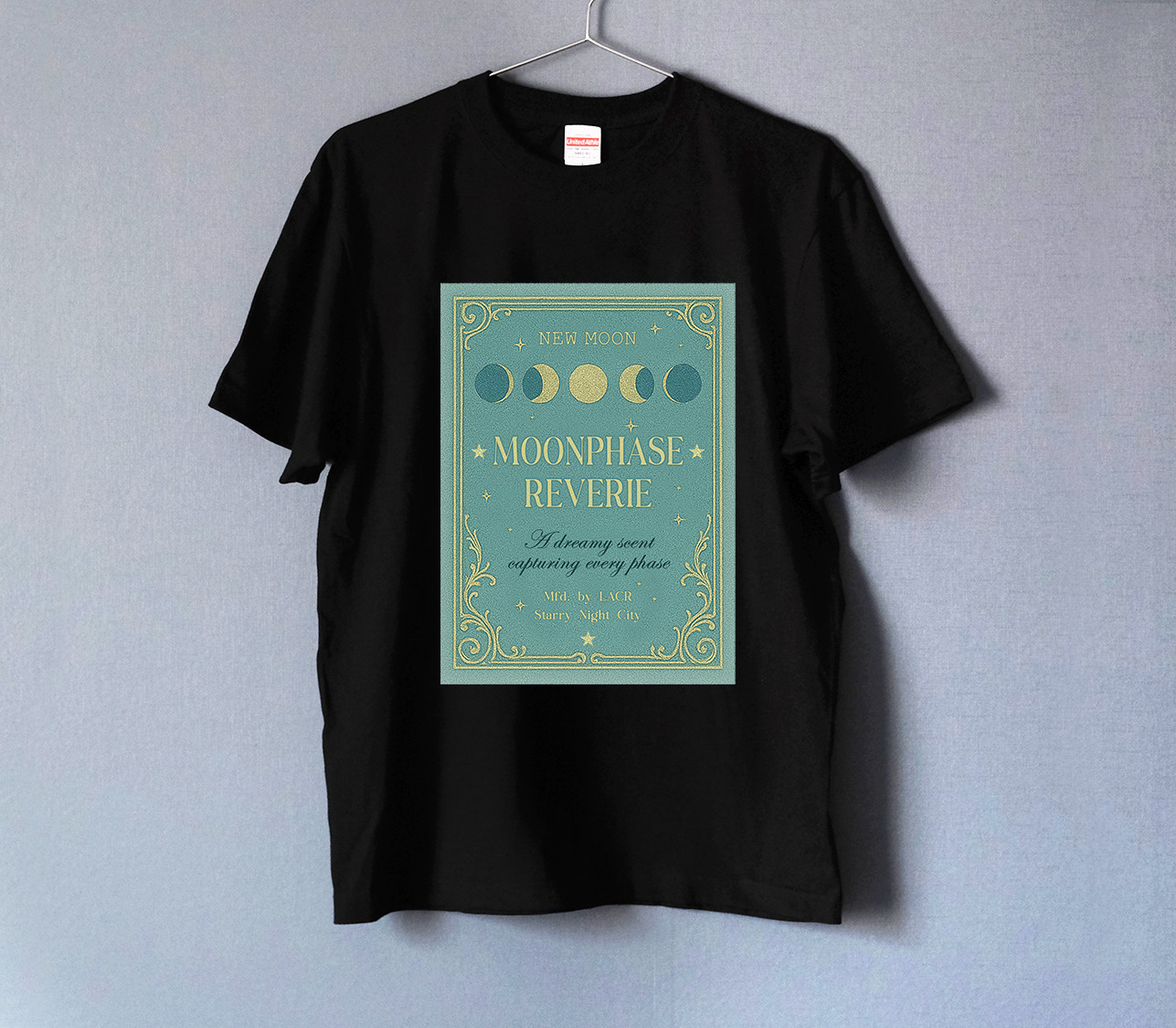 星空香水瓶ラベル・月の満ち欠けエメラルド Tシャツ BLACK（men&women）