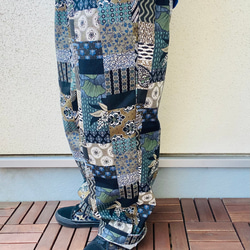 ゆったりタックワイドパンツ アフリカン風プリント パッチワーク柄/ブラック 3枚目の画像