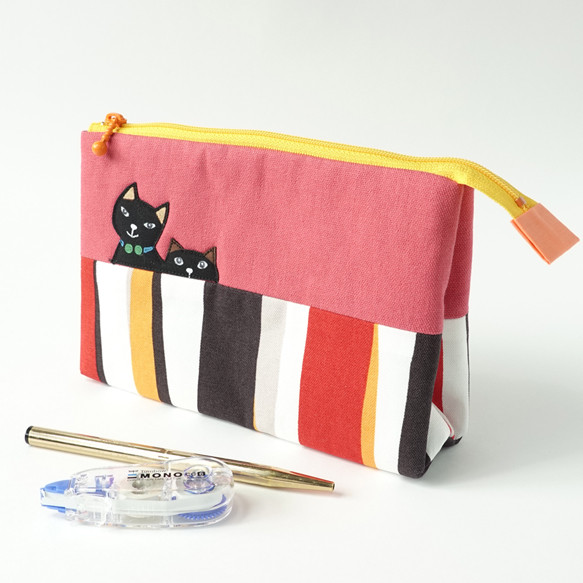 ねこ刺繍アップリケ付き口が大きく開くテントポーチ。ネコ好きの方へのプレゼントに！[Q0081] 1枚目の画像