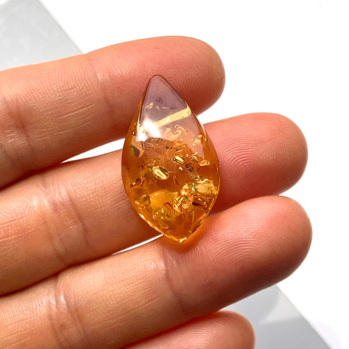 タンザナイト【29】ルース・カボション（14×11.5mm）