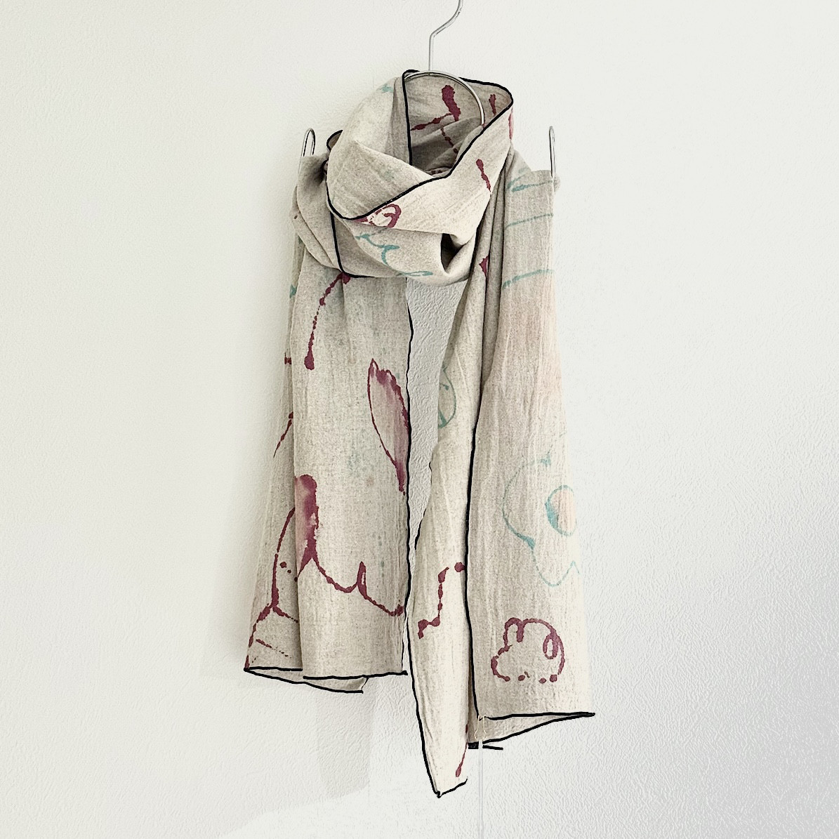 手染めの綿麻ストール / Beige flower