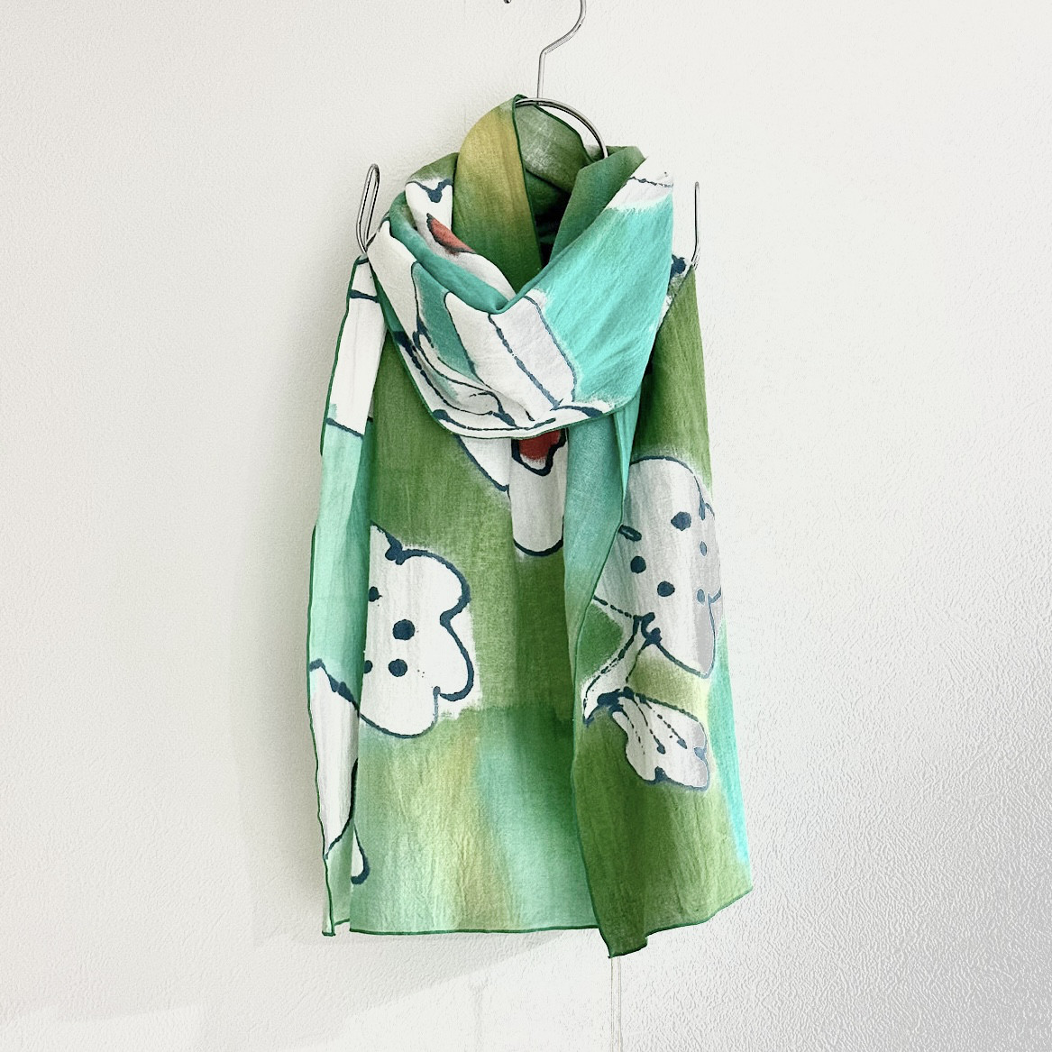 手染めの綿麻ストール / Green flower