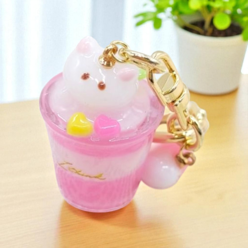 可愛い猫ちゃんのジュースキーホルダー キーホルダー 結（ゆい） 通販