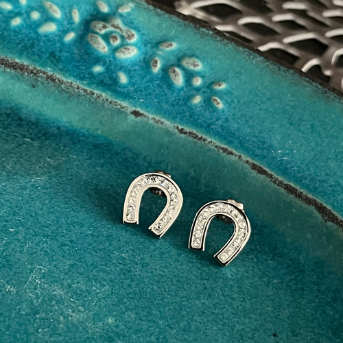 グルーデコ 馬蹄ピアス スワロフスキー使用 お値下げ中 ピアス
