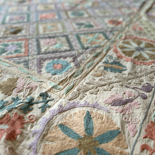 スザニ刺繍マルチクロス