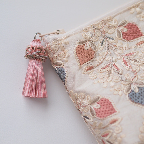 インド刺繍生地　ポーチ インド・インド刺繍生地 ポーチ・いちご柄 ベージュ系 ポーチ